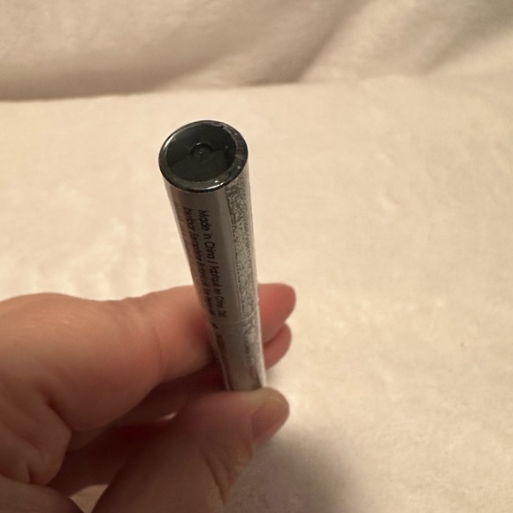 Seraphine Botanicals Liquid Coal Water Resistant Liquid Eyeliner Black‎ - Picture 5 of 6